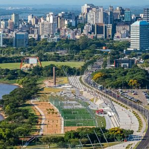 Vista aérea da Orla do Guaíba, em Porto Alegre. Foto: Giulian Serafim/PMPA
